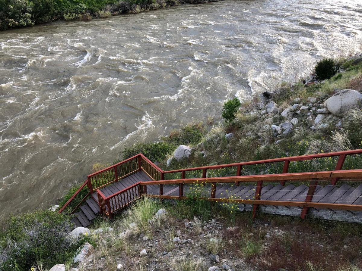 Yellowstone Riverside Cottages Gardiner Bagian luar foto