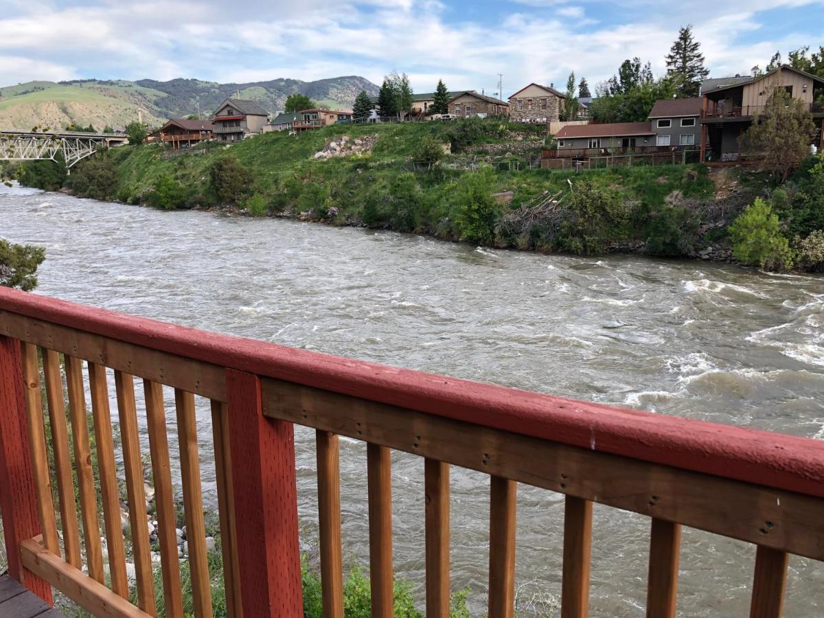 Yellowstone Riverside Cottages Gardiner Bagian luar foto