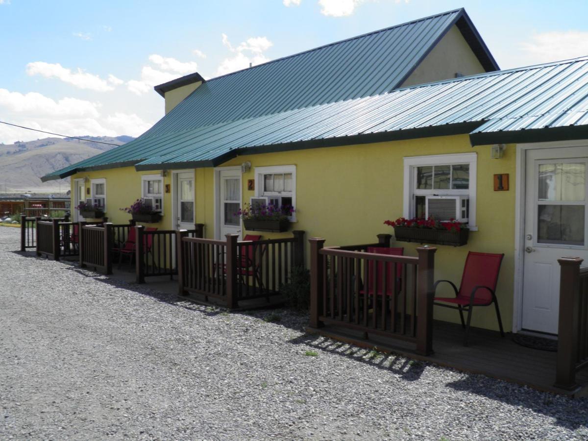 Yellowstone Riverside Cottages Gardiner Bagian luar foto