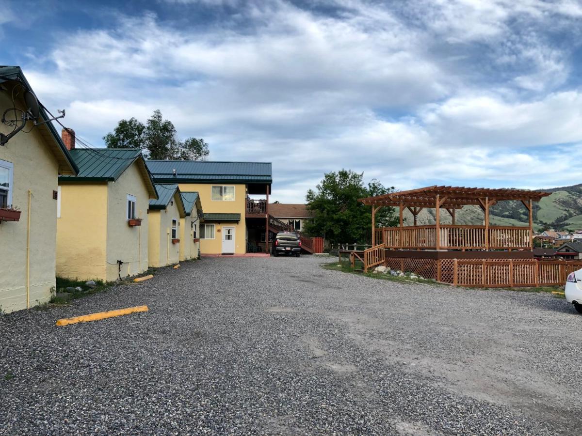 Yellowstone Riverside Cottages Gardiner Bagian luar foto