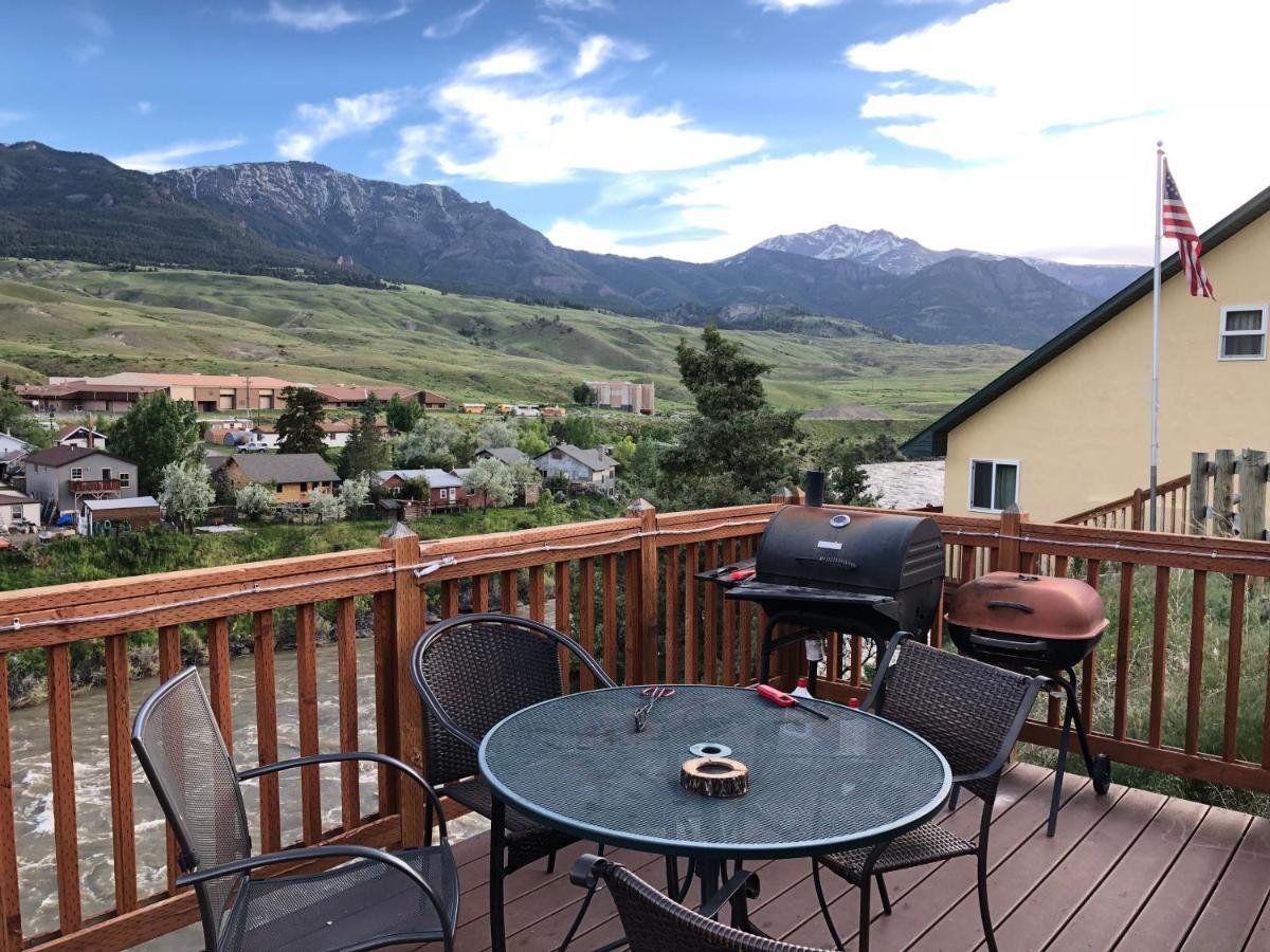 Yellowstone Riverside Cottages Gardiner Bagian luar foto