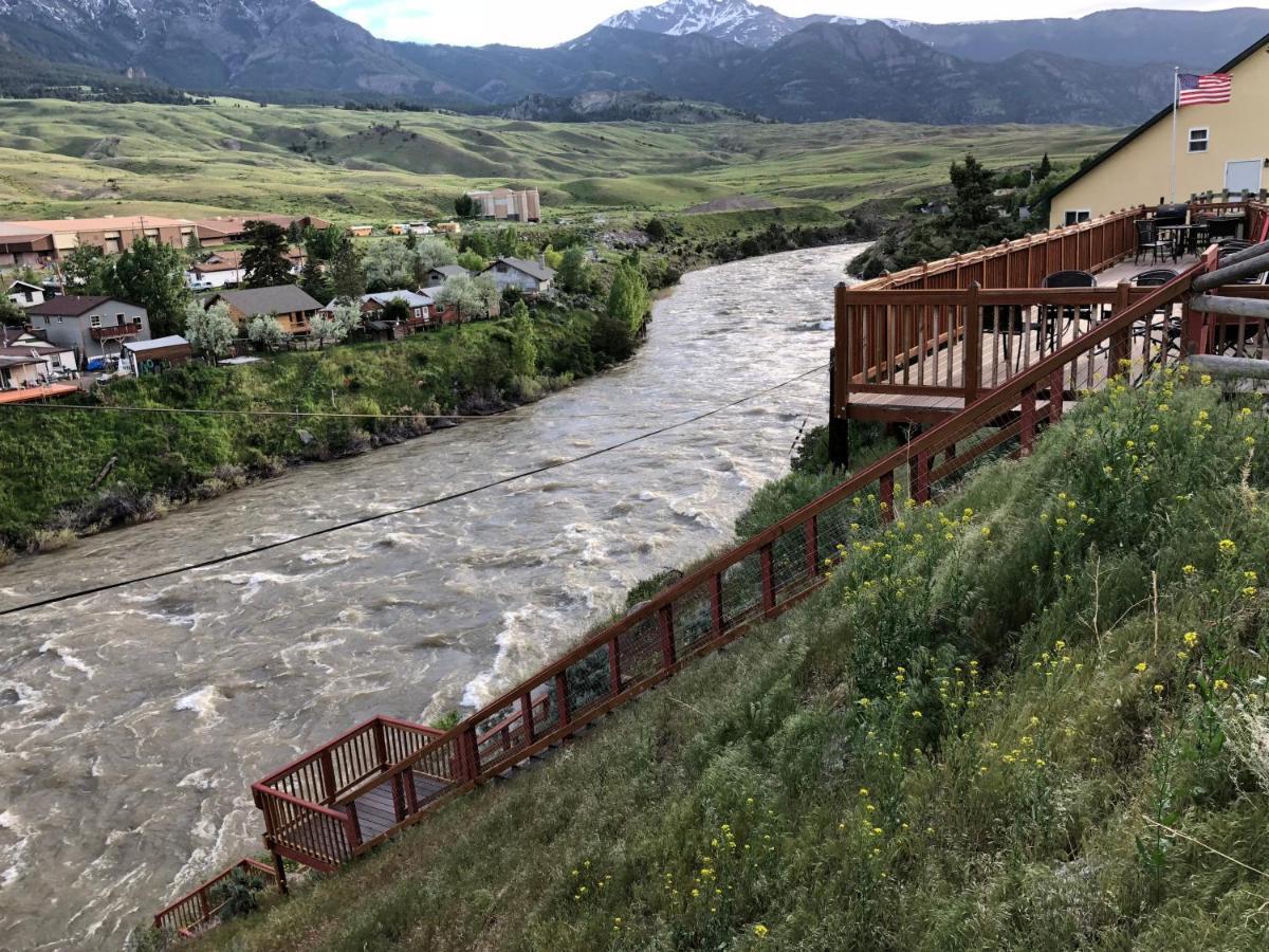 Yellowstone Riverside Cottages Gardiner Bagian luar foto