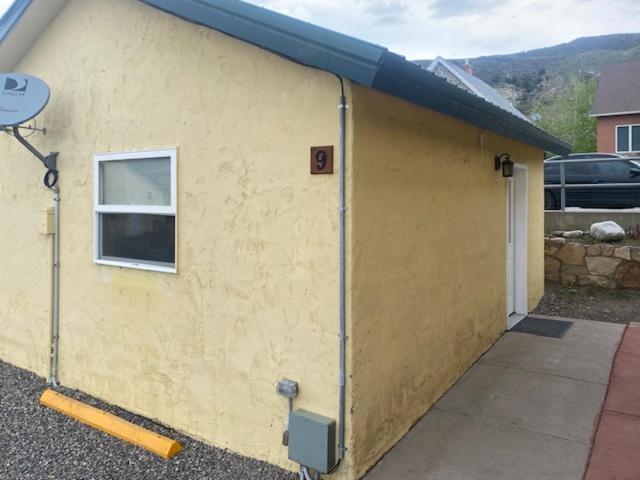 Yellowstone Riverside Cottages Gardiner Bagian luar foto