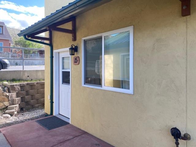 Yellowstone Riverside Cottages Gardiner Bagian luar foto