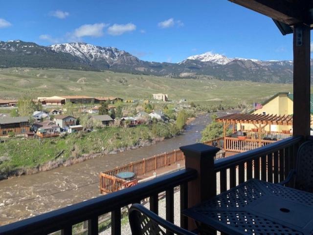 Yellowstone Riverside Cottages Gardiner Bagian luar foto